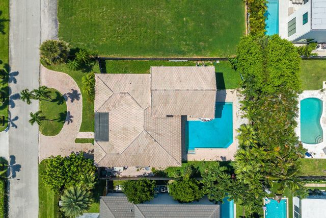299 NE Wavecrest Court, Boca Raton, FL 33432
