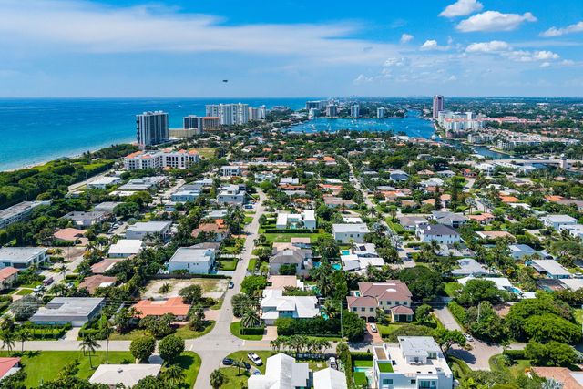 299 NE Wavecrest Court, Boca Raton, FL 33432
