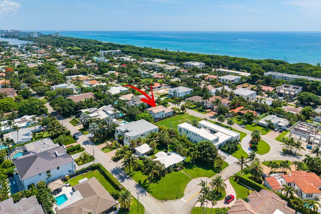 299 NE Wavecrest Court, Boca Raton, FL 33432