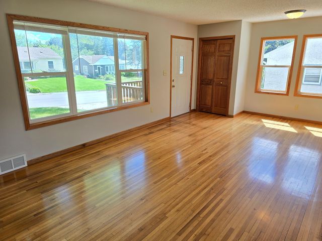 2011 Northwood Drive, North Saint Paul, MN 55109