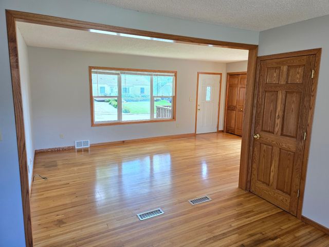 2011 Northwood Drive, North Saint Paul, MN 55109