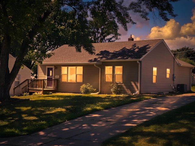 2011 Northwood Drive, North Saint Paul, MN 55109