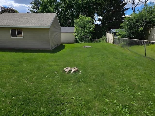 2011 Northwood Drive, North Saint Paul, MN 55109