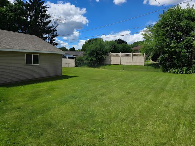 2011 Northwood Drive, North Saint Paul, MN 55109
