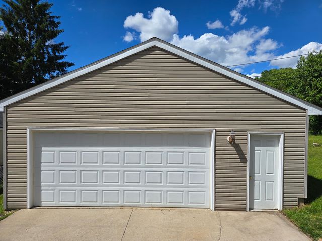 2011 Northwood Drive, North Saint Paul, MN 55109