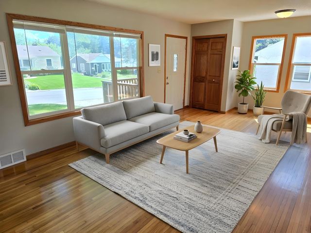 2011 Northwood Drive, North Saint Paul, MN 55109