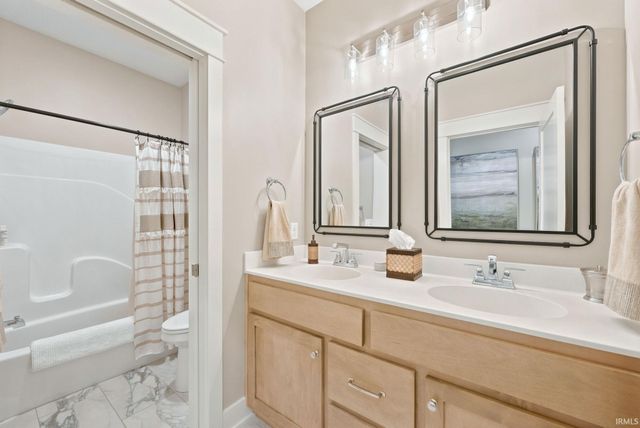 16493 Chilton Cove, Huntertown, IN 46748