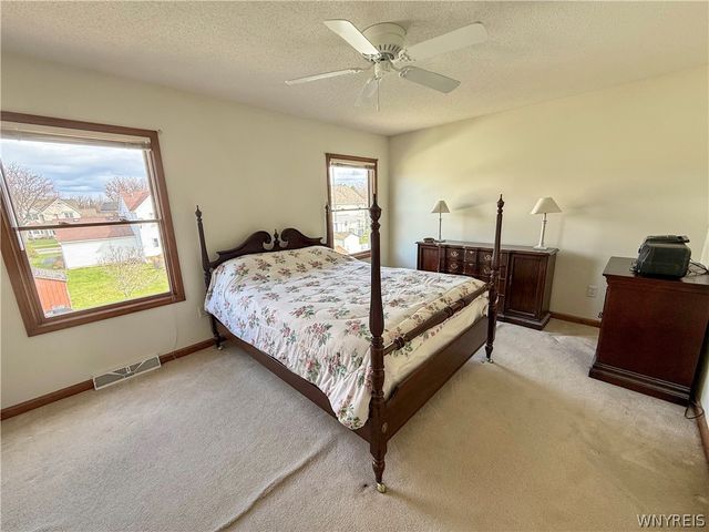 3273 Brookfield Lane, Hamburg, NY 14075