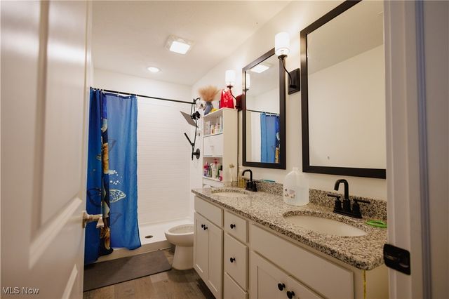 524 Auld Farm Circle, Akron, OH 44320