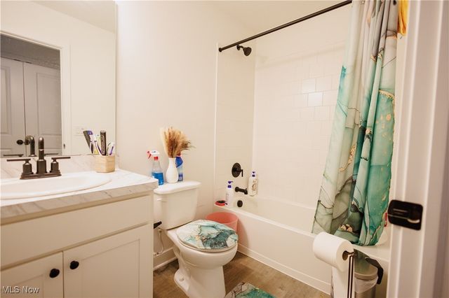 524 Auld Farm Circle, Akron, OH 44320