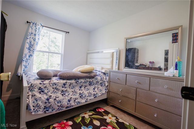 524 Auld Farm Circle, Akron, OH 44320