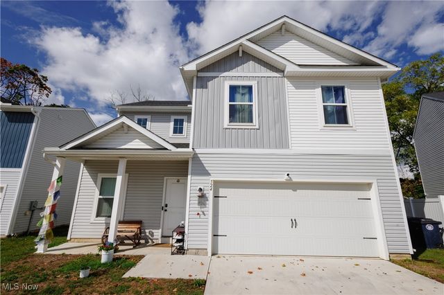 524 Auld Farm Circle, Akron, OH 44320