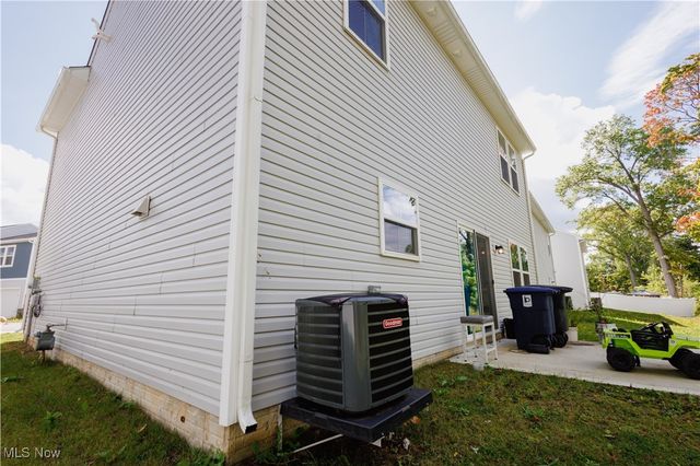 524 Auld Farm Circle, Akron, OH 44320