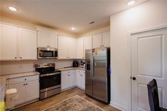 524 Auld Farm Circle, Akron, OH 44320