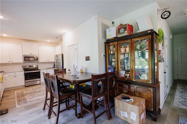 524 Auld Farm Circle, Akron, OH 44320