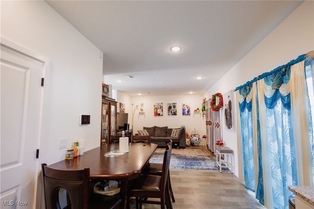 524 Auld Farm Circle, Akron, OH 44320