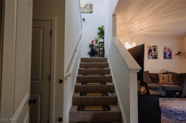 524 Auld Farm Circle, Akron, OH 44320