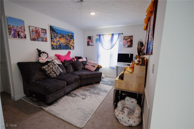 524 Auld Farm Circle, Akron, OH 44320