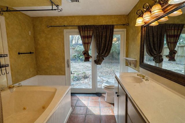 202 Hardy Street, Bacliff, TX 77518