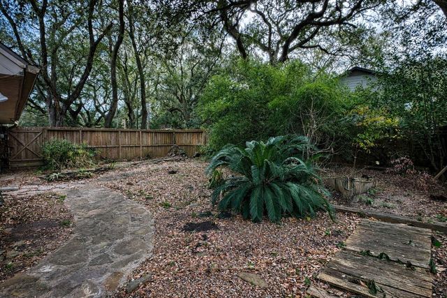 202 Hardy Street, Bacliff, TX 77518