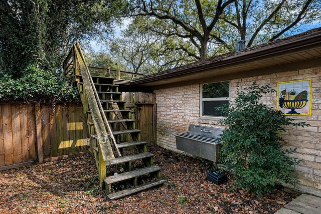 202 Hardy Street, Bacliff, TX 77518