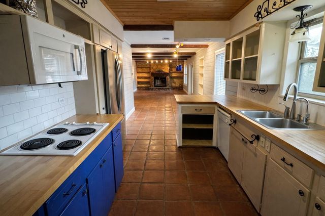 202 Hardy Street, Bacliff, TX 77518