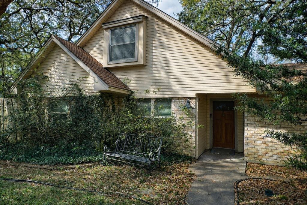 202 Hardy Street, Bacliff, TX 77518