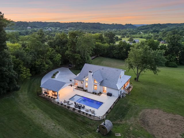 1911 Evergreen Rd, Thompsons Station, TN 37179