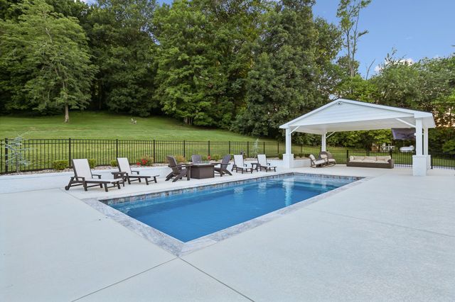 1911 Evergreen Rd, Thompsons Station, TN 37179