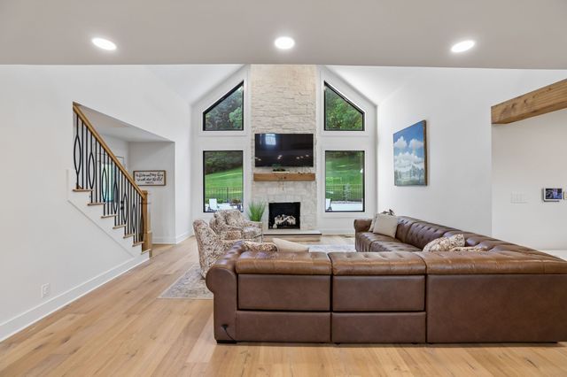 1911 Evergreen Rd, Thompsons Station, TN 37179