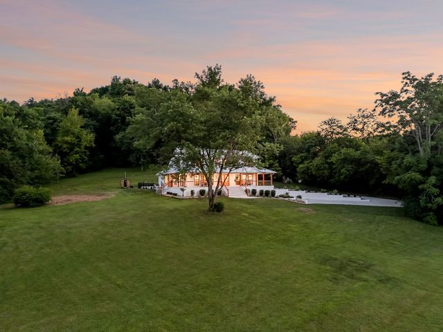 1911 Evergreen Rd, Thompsons Station, TN 37179