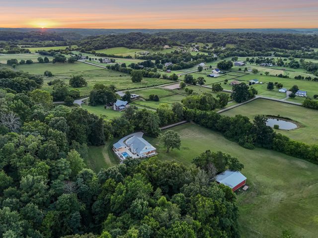 1911 Evergreen Rd, Thompsons Station, TN 37179