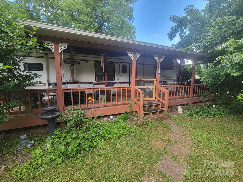 284 Aqua Vista Loop, Waynesville, NC 28786