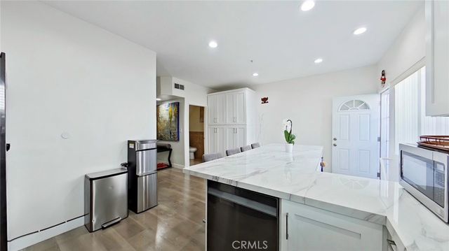 18347 Saticoy Street 6, Reseda, CA 91335