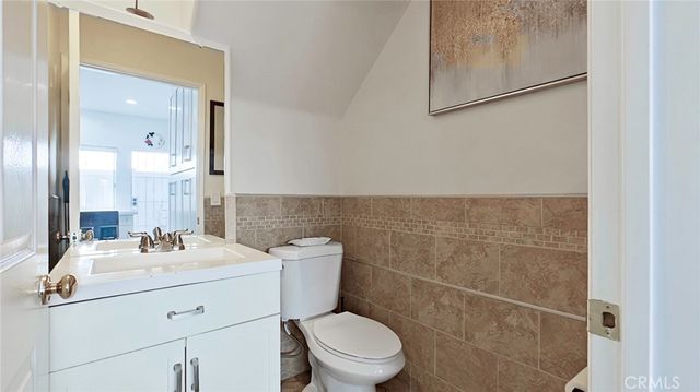 18347 Saticoy Street 6, Reseda, CA 91335