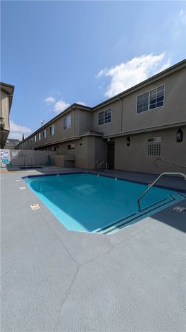 18347 Saticoy Street 6, Reseda, CA 91335