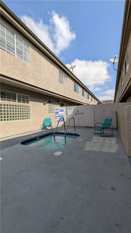 18347 Saticoy Street 6, Reseda, CA 91335