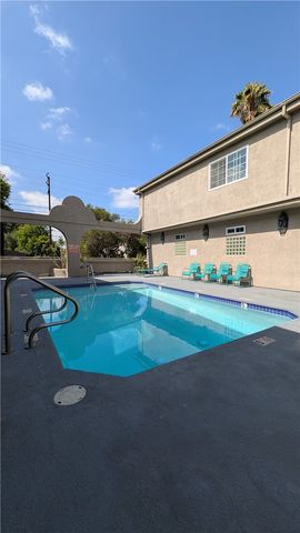 18347 Saticoy Street 6, Reseda, CA 91335