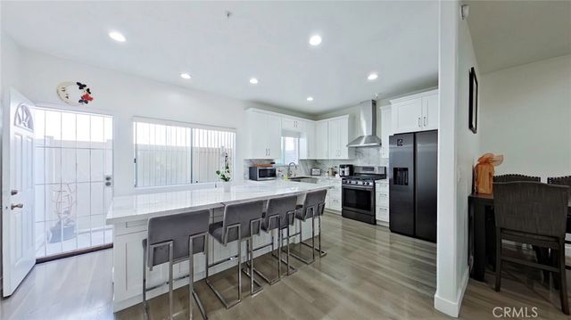 18347 Saticoy Street 6, Reseda, CA 91335