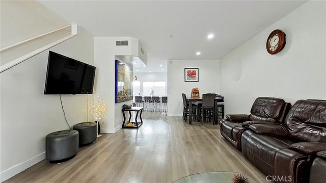 18347 Saticoy Street 6, Reseda, CA 91335
