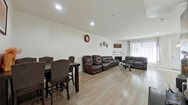 18347 Saticoy Street 6, Reseda, CA 91335