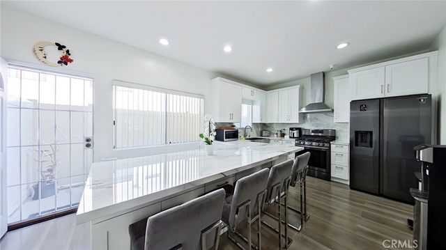 18347 Saticoy Street 6, Reseda, CA 91335