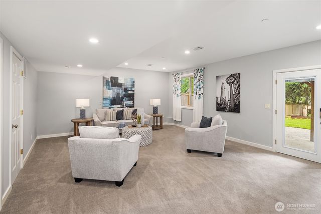 211 210th Avenue NE, Sammamish, WA 98074