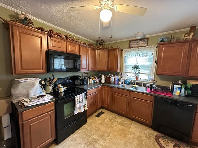 92 PURON RD, Adamsville, TN 38310