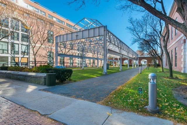 42 8th St 5-519, Boston, MA 02129