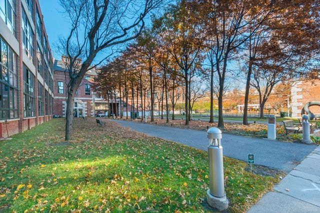 42 8th St 5-519, Boston, MA 02129