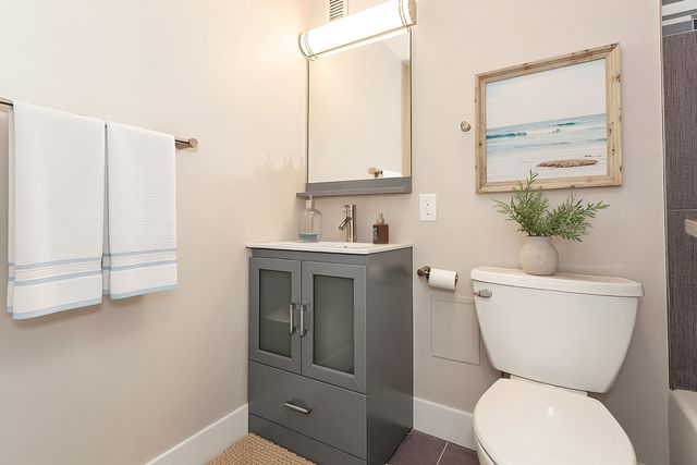 42 8th St 5-519, Boston, MA 02129