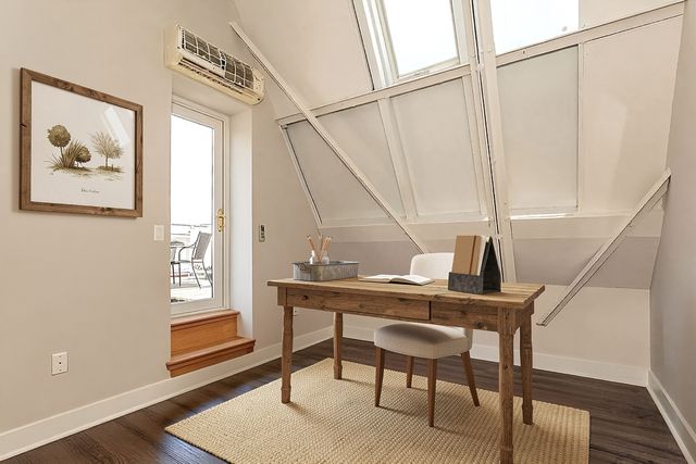 42 8th St 5-519, Boston, MA 02129