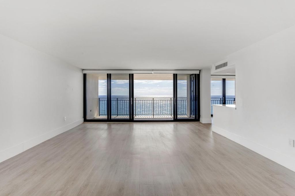 Image 6 of property listing at 1800 S Ocean Boulevard 7c, Boca Raton, FL 33432