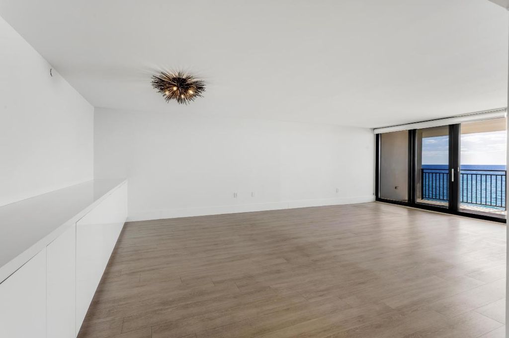 Image 8 of property listing at 1800 S Ocean Boulevard 7c, Boca Raton, FL 33432